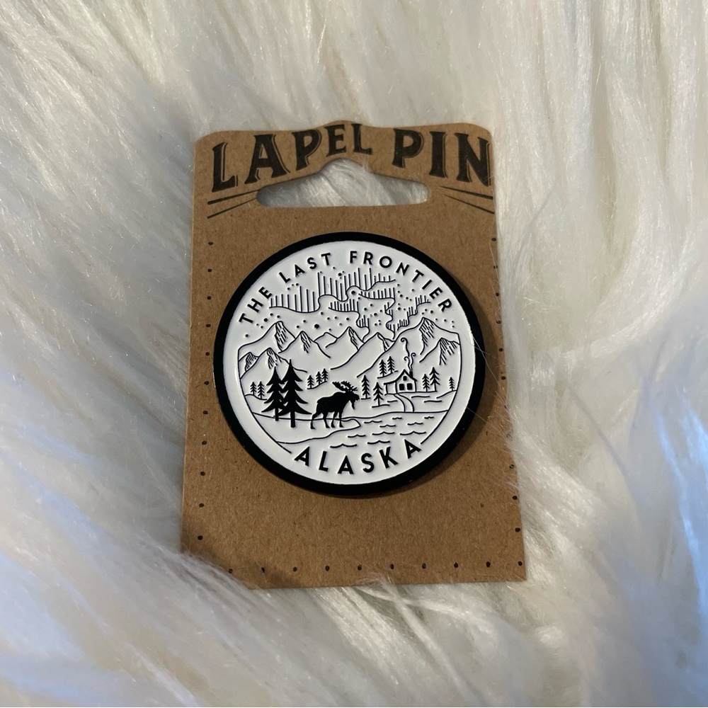 🎁3/$30 Alaska Lapel Pin - Black and White